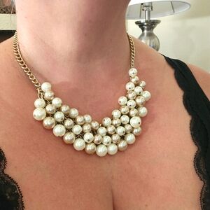 Stunning Fayx Pearl bib style necklace
